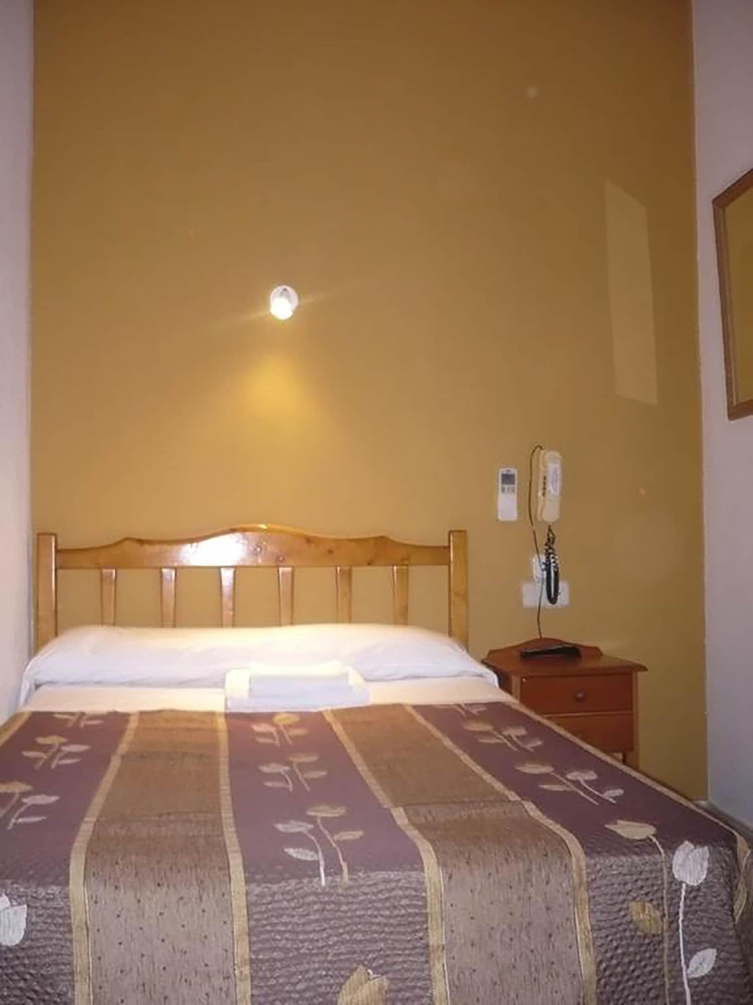 Hostal Fuencarral Kryse Madrid Exterior foto